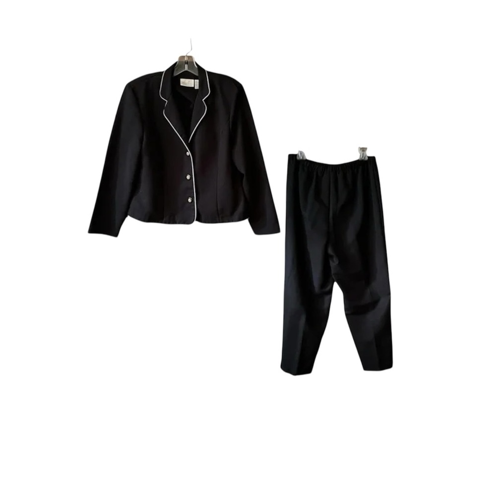 Vintage Kathie Lee Black 2 piece Pant and Jacket set. Size 14